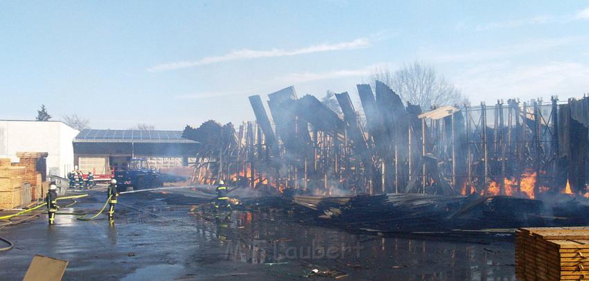 Grossbrand Holzlager Siegburg Industriestr P021.JPG